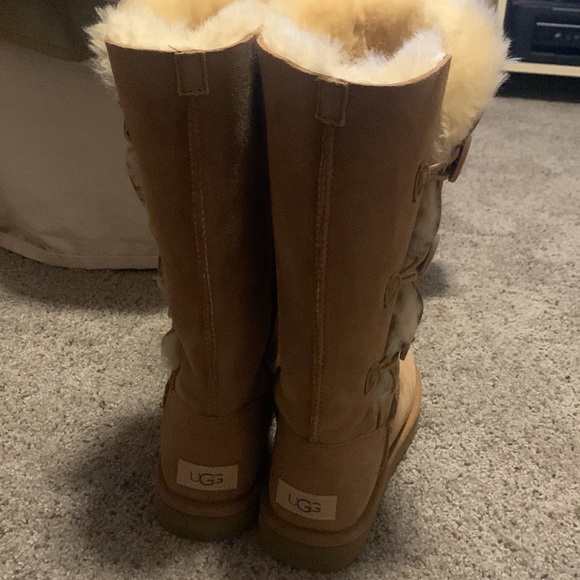 Ugg tall Bailey button triplet boots sz 8 - Picture 3 of 8